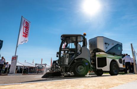 Großes Interesse an der Zukunft: Mit dem Citymaster 1650 ZE präsentierte Hako seinen Beitrag zu klimafreundlichen Lösungen in der Kommunaltechnik