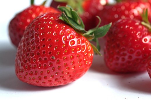 eat-der_mentor-strawberry-7224875_1920.jpg