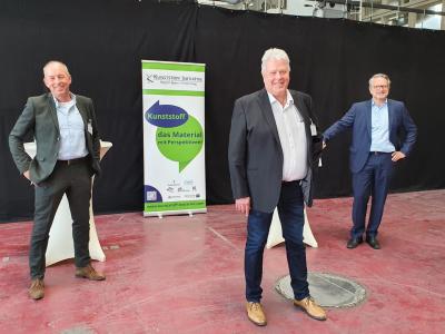 Peter Kuhne (Gesellschafter der Kuhne Group), Stefan Hagen (Präsident der IHK Bonn/Rhein-Sieg) und Thomas Wildt (CEO der Hennecke Group) bei der Pressekonferenz zur Vorstellung der Kunststoff-Initiative Bonn/Rhein-Sieg