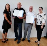 Ehrung für 40 Jahre Prüfertätigkeit bei der IHK (v.li.): IHK-Hauptgeschäftsführerin Elke Döring, Jubilar Franz Wilhelm aus Brackenheim-Stockheim, Jubilar Rudi Holzmann aus Bad Wimpfen und IHK-Präsidentin Kirsten Hirschmann. / Foto: IHK Heilbronn-Franken/Holger Denzin Ehrung für 40 Jahre Prüfertätigkeit bei der IHK (v.li.): IHK-Hauptgeschäftsführerin Elke Döring, Jubilar Franz Wilhelm aus Brackenheim-Stockheim, Jubilar Rudi Holzmann aus Bad Wimpfen und IHK-Präsidentin Kirsten Hirschmann. / Foto: IHK Heilbronn-Franken/Holger Denzin