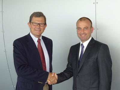 TGW’s President Georg Kirchmayr welcomes Hans Sparf as Managing Director of the newly founded TGW Scandinavia AB