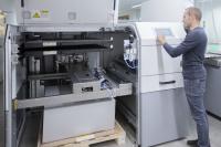 The KODAK MAGNUS Q800 is the world's fastest 8-page computer-to-plate system. The new KODAK MAGNUS Q800 platesetter will make offset printing even more eco-friendly, energy-efficient and fast / Copyright: ONLINEPRINTERS