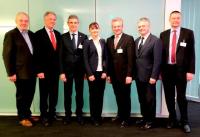 Der neue CCeV-Vorstand(v.l.n.r.): Günther Deinzer (Audi AG), Prof. Klaus Drechsler (TU München), Andreas Stöckle (Airbus Helicopters GmbH). Monika Kreutzmann (ARRK) Dr. Lars Herbeck (Voith Composites GmbH & Co KG), Prof. Dr. Hubert Jäger (BJS Ceramics GmbH) und Dr. Tilo Hauke (SGL Carbon) / © CCeV/Marco Runge 