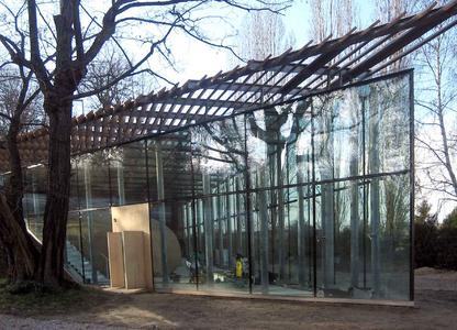 The use of DuPont™ SentryGlas® Plus structural interlayer in laminated safety glass has helped lighten the structure of the Chapelle des Diaconesses. Photo: Marc Rolinet