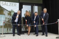 (from left) Andreas Engelhardt, Managing Partner and CEO of Schüco International KG, Doreen Krob, Managing Director SÄLZER GmbH, Rainer Reppert, Managing Director SÄLZER GmbH and Dr Thomas Spieß, Mayor of Marburg, cut a chain with a bolt cutter at the opening of the Sälzer Centre of Excellence, in keeping with the theme of high security.