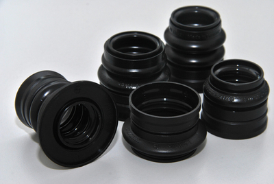 Protect the propshaft bearing from dirt and water: Propshaft boots with separated or integrated splash protection disc from ContiTech