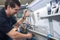 Im hauseigenen Prüfstand von Steinmeyer wird die Qualität der Kugelgewindetriebe anhand von Kriterien wie Laufruhe, Geräuschentwicklung, Vibrationen, Einlaufverhalten sowie Energieeffizienz analysiert und bei Bedarf optimiert