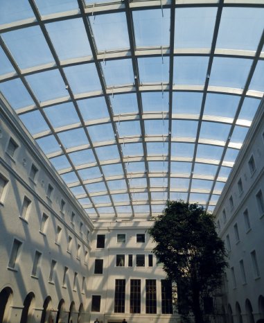 Image_2_Courtyard_covered_with_ETFE_film_cusions_01.jpg