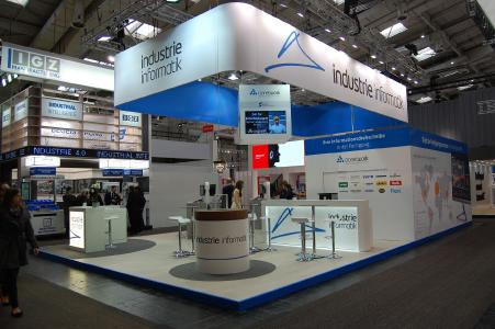 Auf rund 100 Quadratmeter Standfläche präsentiert Softwarehersteller Industrie Informatik News rund um cronetwork MES und die neue 360-Grad-Fertigungsplattform cronetworld (Bild: Industrie Informatik GmbH)