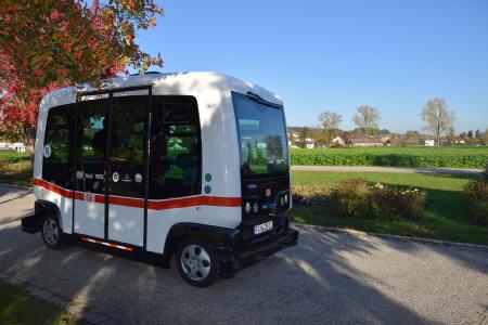 Gutachten zur Zulassung von TÜV SÜD: erster autonom fahrender Personenbus in Deutschland