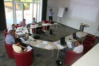SharePoint-Workshop im großen Saal der PRAXIS Academy. Nicht nur die WDV wird geschult, auch Anwendungen wie Crystal Reports oder Netzwerkkonzeptionierungen werden im Training geschult und erarbeitet.
