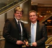 Jörg Nohl, Vice President Engineering Tires, und Christian Sass, Leiter des Geschäftsfelds Runderneuerung Lkw- und Busreifen, nahmen die Awards für Continental in Köln entgegen