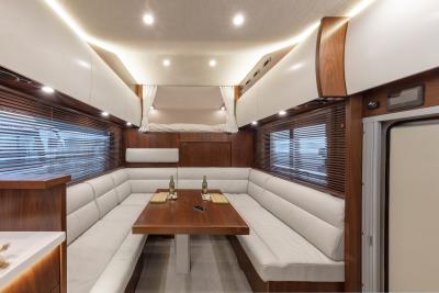 Die sportliche Luxusklasse: VARIO Alkoven 1050 auf MB Actros 1846 LL