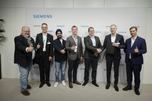 Siemens+&+IFS+signing.jpg