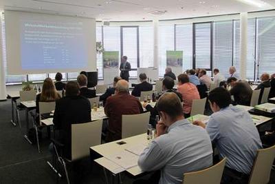 Experten aus ganz Deutschland machten sich auf der Braumeistertagung in Höchstädt schlau über die optimale Aufbereitung von Brauwasser. Dessen Güte kommt Geschmack, Energieeffizienz und Umweltschutz zugute. | © Grünbeck.