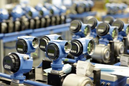 Heute produziert Endress+Hauser mit modernster Produktionslogistik Durchflussmesstechnik an sechs Standorten in der Schweiz, Frankreich, den USA, China, Indien und Brasilien