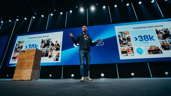 Shopware Co-CEO Sebastian Hamann during his keynote on SCD 2025.jpg