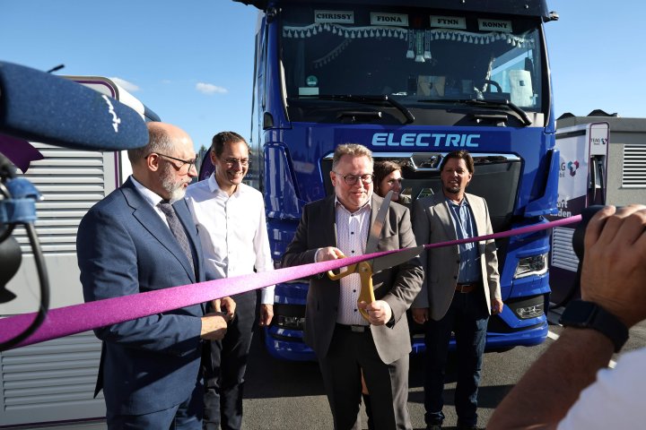 E-Truck laden mit einer Million Watt - TEAG Mobil erreicht am LOMO-Autohof Zella-Mehlis neuen Rekordwert bei Ladeleistung
