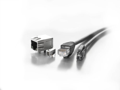 Single Pair Ethernet überzeugt unter anderem mit seinem kompakten Steckgesicht im Vergleich.jpg