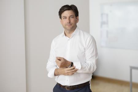 Russel E. Perry, CEO kompany
