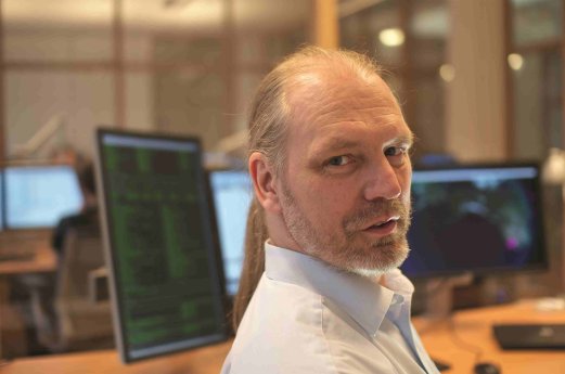 Ralf Benzmüller Portrait SecurityLab RGB.jpg