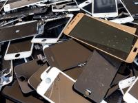 Smartphones mit austauschbarem Akku sollen wieder zur Norm werden