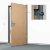 Planet finger protection cover profiles FSA 8800 [S] fit into almost all rebated and flush-fitting doors with Ø 18 – 22.5 mm roller hinges. The new addition to the product family is the FSA 8800 [S16] for 16 mm roller hinges