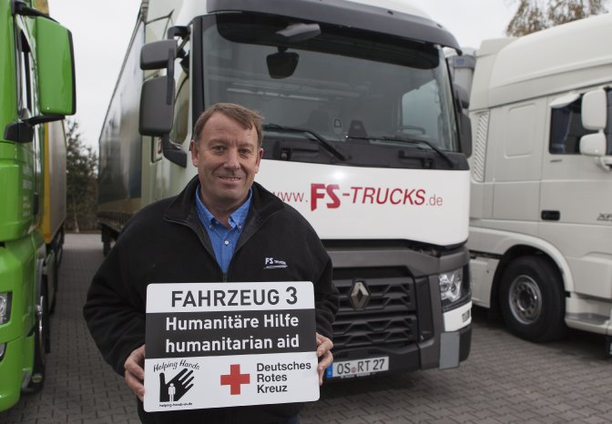 helping_hands_Renault_FS-Trucks2.jpg