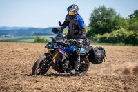 Nun auch für die BMW F 450 GS: Die Wunderlich Gepäckbrücke für den Soziussitz