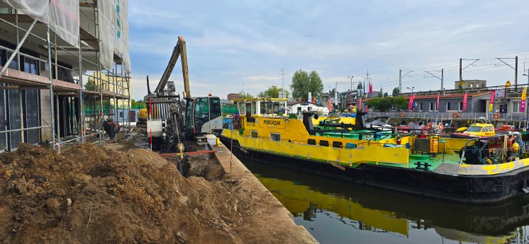 TRACTO-Drill28N_Stettin_Rohreinzug West-Oder.jpg