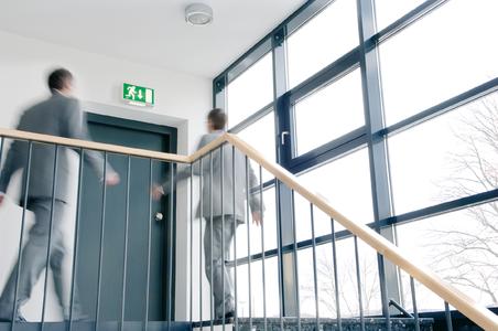 Was muss der Elektro-Fachmann wissen? / REHAU veranstaltet Webinar zu Brandschutz in der Elektroinstallation / Foto: REHAU