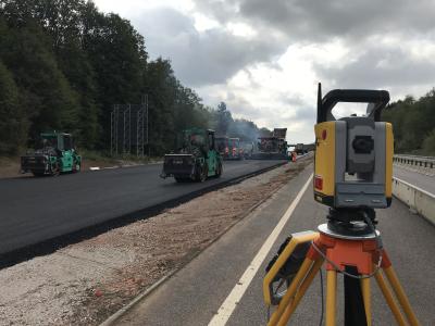 Die Trimble 3D-UTS-Fertigersteuerung überzeugte auf ganzer Linie: Einbauqualität und Arbeitsabläufe stimmten / Foto: Trimble/Sitech