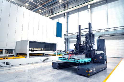 01-ek-robotics-CUSTOM-MOVE_rbg_web.jpg