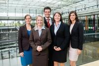 Neu aufgestellt: die Branchenexperten im Vertriebs-Team des Bereichs Gastveranstaltungen an der Messe Stuttgart: Bereichsleiter Stefan Lohnert (Mitte) mit Karolin Blessing (Sales Manager), Meike Poweleit (Teamleiterin Projektmanagement), Manuela Walter (Sales Manager), Mirjam Hägele (Sales Manager), v.l.n.r; nicht im Bild ist Ulla Göransson (Assistentin im Sales). Bildquelle: Landesmesse Stuttgart GmbH Neu aufgestellt: die Branchenexperten im Vertriebs-Team des Bereichs Gastveranstaltungen an der Messe Stuttgart: Bereichsleiter Stefan Lohnert (Mitte) mit Karolin Blessing (Sales Manager), Meike Poweleit (Teamleiterin Projektmanagement), Manuela Walter (Sales Manager), Mirjam Hägele (Sales Manager), v.l.n.r; nicht im Bild ist Ulla Göransson (Assistentin im Sales). Bildquelle: Landesmesse Stuttgart GmbH