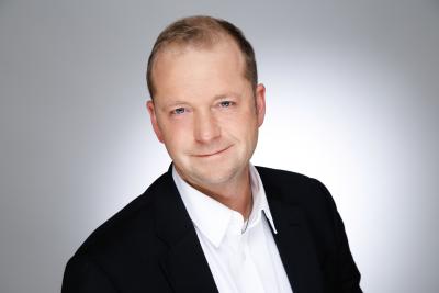 Prof. Dr. Arne Westermann leitet an der ISM den Studiengang M.A. Strategic Marketing Management und das Brand & Retail Management Institute @ ISM. / ISM
