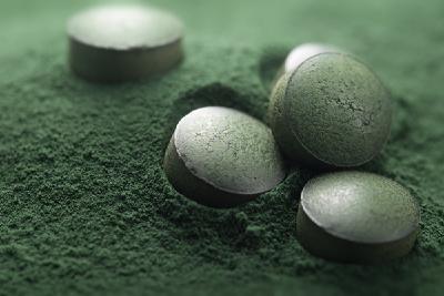 Algenpulver und Tabletten; Quelle: Depositphotos