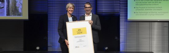 Slider Umwelttechnikpreis Dr. Katrin Schuhen und Dr. Andreas Baumann.png