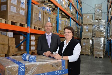 CTX-Geschäftsführer Wilfried Schmitz und Verkaufsleiterin Christa Terporten freuen sich über die neuen Logistikkapazitäten
