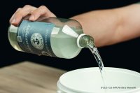 2)	Schritt-für-Schritt: Verwenden Sie für das Wässern sauberes und lauwarmes Wasser. 

Ein Schuss OLI-NATURA Außenreiniger hemmt die Reaktionsfreudigkeit der Tannine in gerbstoffreichen Holzoberflächen wie Eiche