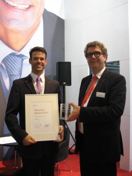 10_2012_Gewinner Nöske (links) FlowFact Vorstand Grosenick (rechts).JPG
