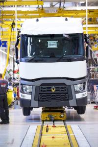 Renault Trucks plant für das Jahr 2017 die Einstellung von 273 neuen Mitarbeitern an den Produktionsstandorten in Lyon, Bourg-en-Bresse, Limoges und Blainville-sur-Orne