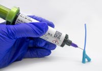 Dymax erweitert sein HLC™-Klebstoffportfolio um den neuen medizinischen Klebstoff HLC-M-1004