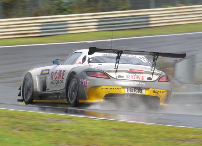 Dunlop Regen Mercedes-Benz SLS AMG GT3.jpg