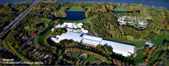Ca. 20.000 m² Zeltfläche mit 43 Zelteinheiten wurden in der Rheinaue auf der großen Blumenwiese gebaut