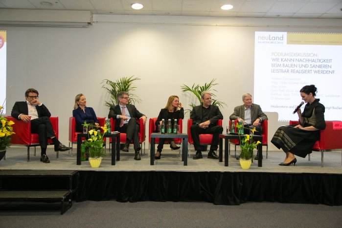 Podiumsdiskussion_Baukongress_neuLand_Quelle_Messe_Wels.jpg