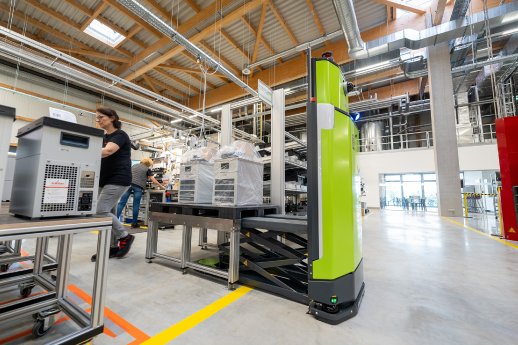 Werk Lahr_Fahrerloses Transportsystem.jpg