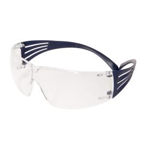 Mit ihrem überlegenden Beschlagschutz ist die neue 3M SecureFit Schutzbrille SF200 Food speziell für die Anforderungen in der Lebensmittel- und Getränkeindustrie ausgelegt / Foto: 3M