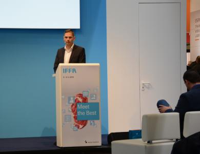 Uli Hurzlmeier, Produktmanager X-ray bei Sesotec, hielt im Rahmen des IFFA-Forums zum Thema „Food Safety“ einen Vortrag über die Erkennung von Kunststoffen in Fleischprodukten mit Hilfe von Dual-Energy Röntgentechnologie. (Foto: Sesotec GmbH)