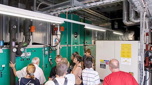 CAS Studentenexkursion in eine Haustechnikzentrale, Foto FHNW-IEbau
