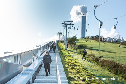 Das Skifahren auf Kunststoffmatten fühlt sich tatsächlich ein bisschen wie harter Schnee an.tif